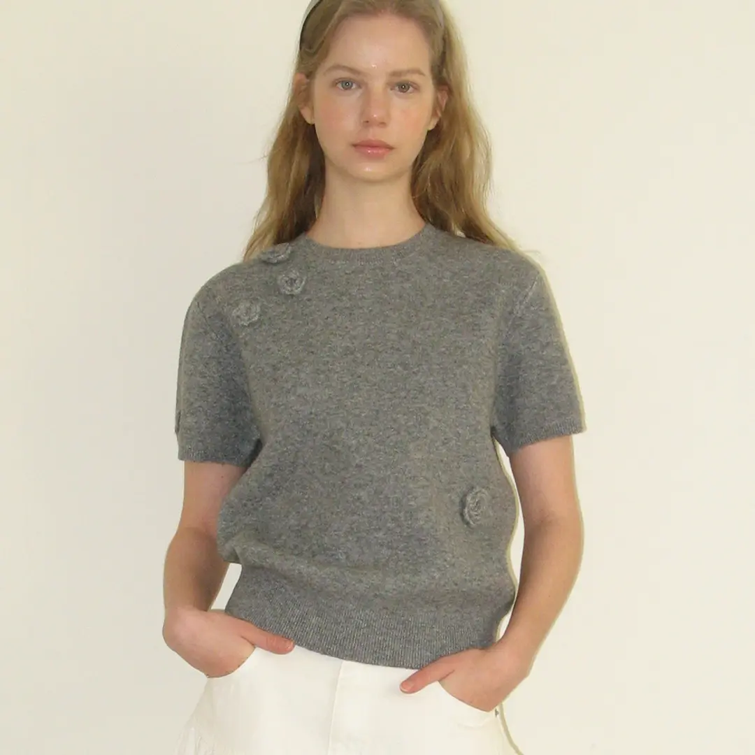 론론 HANDMADE FLOWER SHORT SLEEVE KNIT GREY 상품 이미지 2