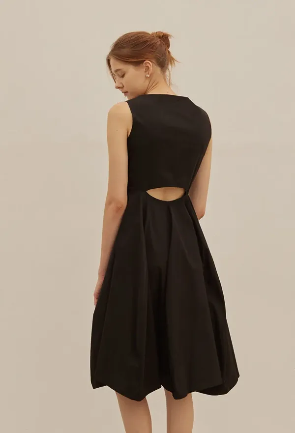 CUT OUT BACK FLARE ONE PIECE (SLEEVELESS)
