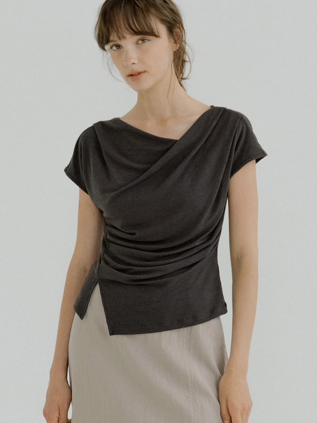 아워코모스 drape oblique slit T-shirt (charcoal) orc 6075 상품 이미지 1