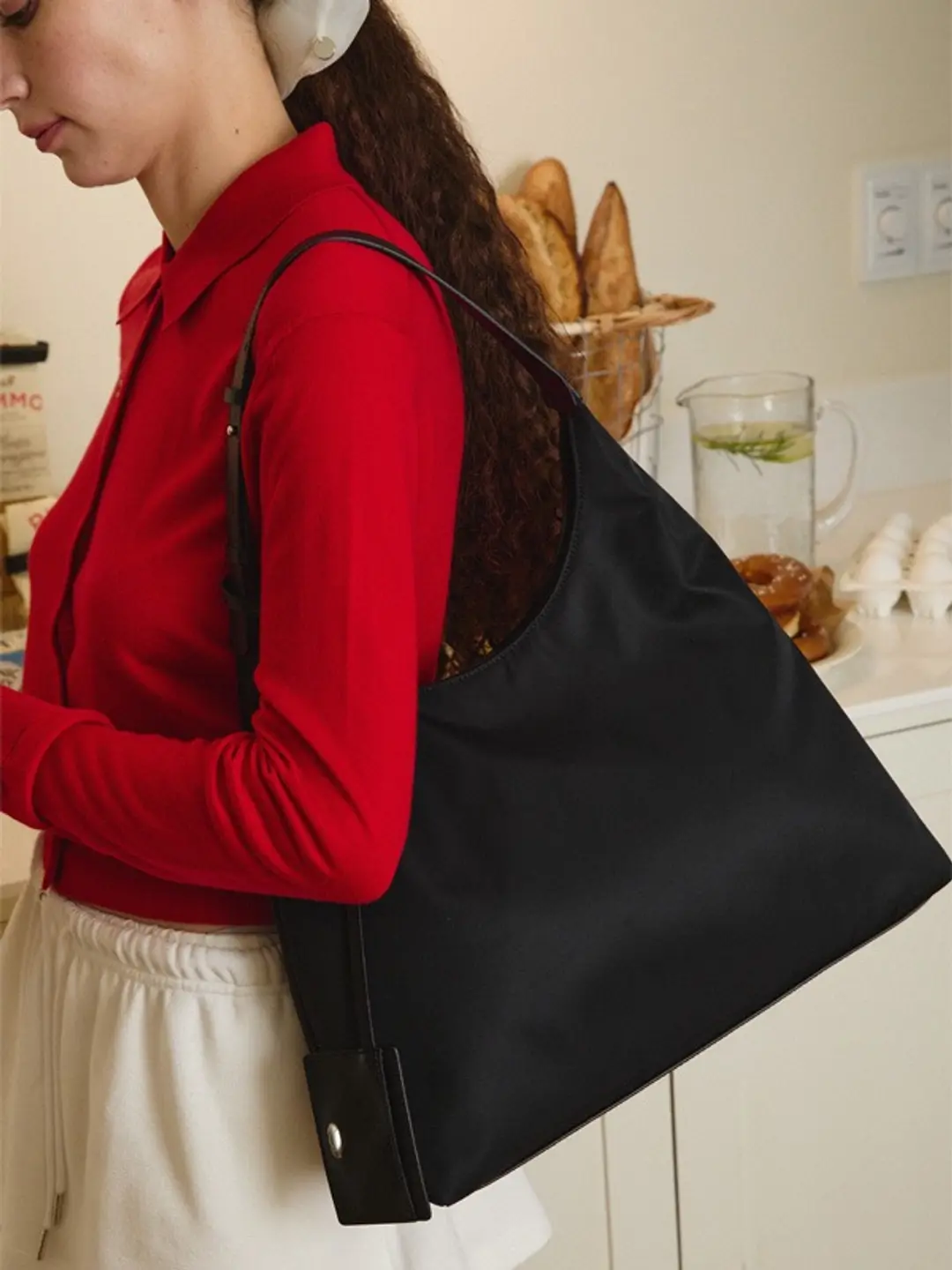 오브히 플럼 나일론 호보백 Flume Nylon Hobo Bag_Black 상품 이미지 2