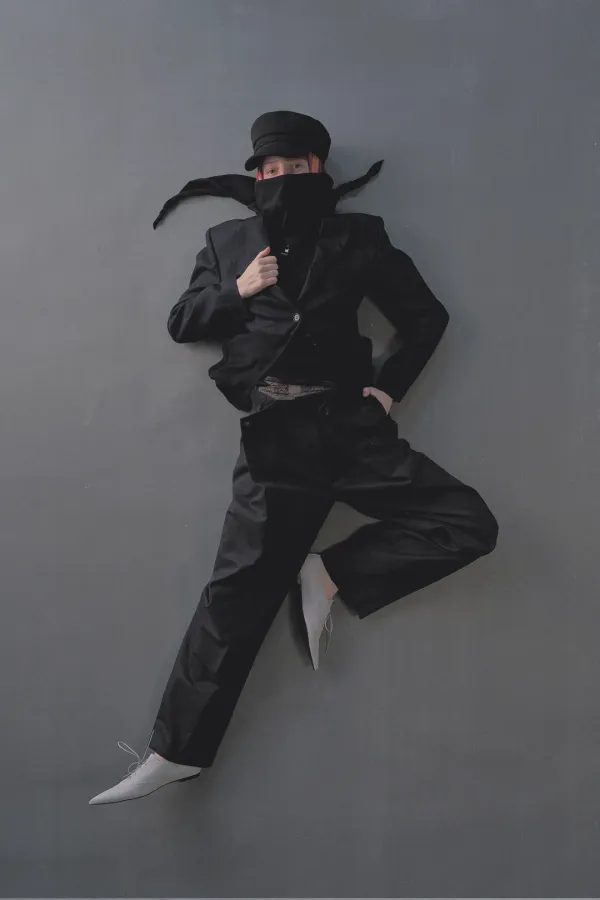 PF26 BLACK FOLDED TUCK WIDE PANTS