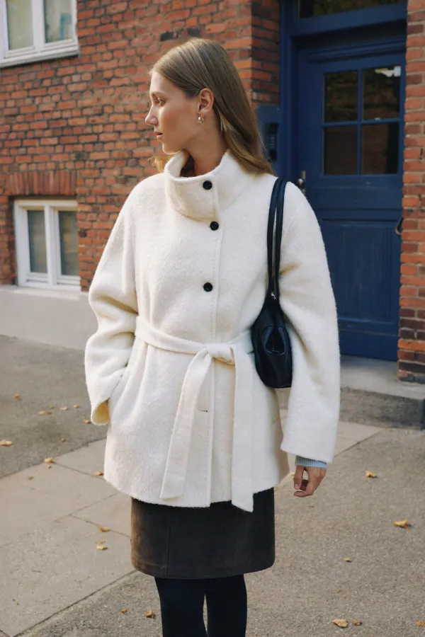 Handmade Brushed Alpaca High-Neck Half Coat [LMBFWICT709]-Cream [10/21 예약배송]