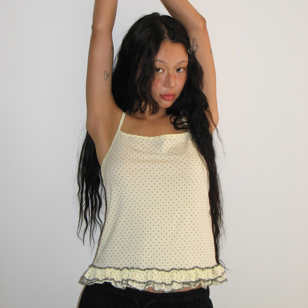 론론 DOT FRILL STITCH SLEEVELESS SOFT YELLOW 상품 이미지 1