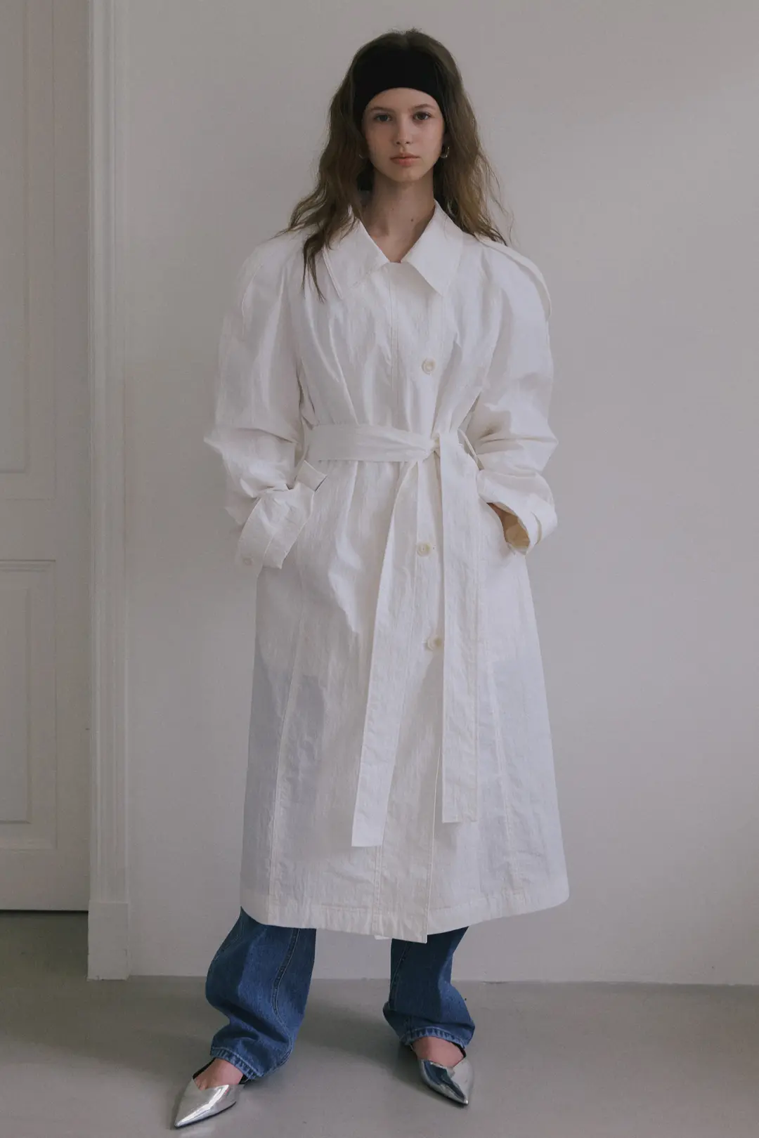 오버듀플레어 SIGNATURE VOLUME SLEEVE TRENCH COAT_WHITE 상품 이미지 2
