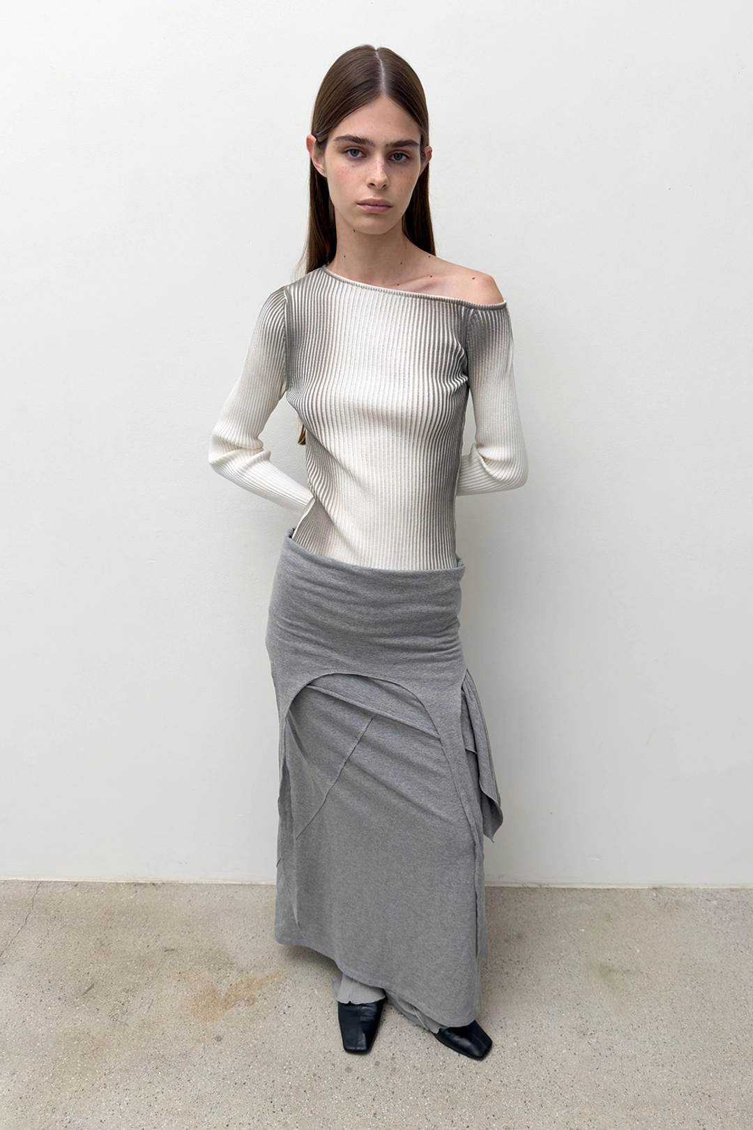 다이애그널 ONE OFF SHOULDER SPRAY KNIT 상품 이미지 2
