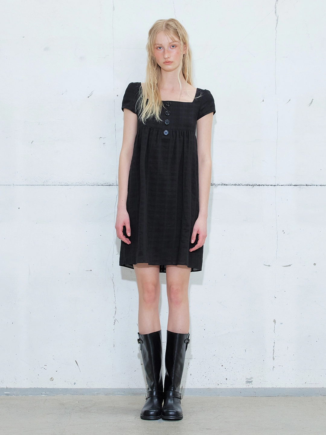 에트몽 Square Button Mini Dress, Black 상품 이미지 2