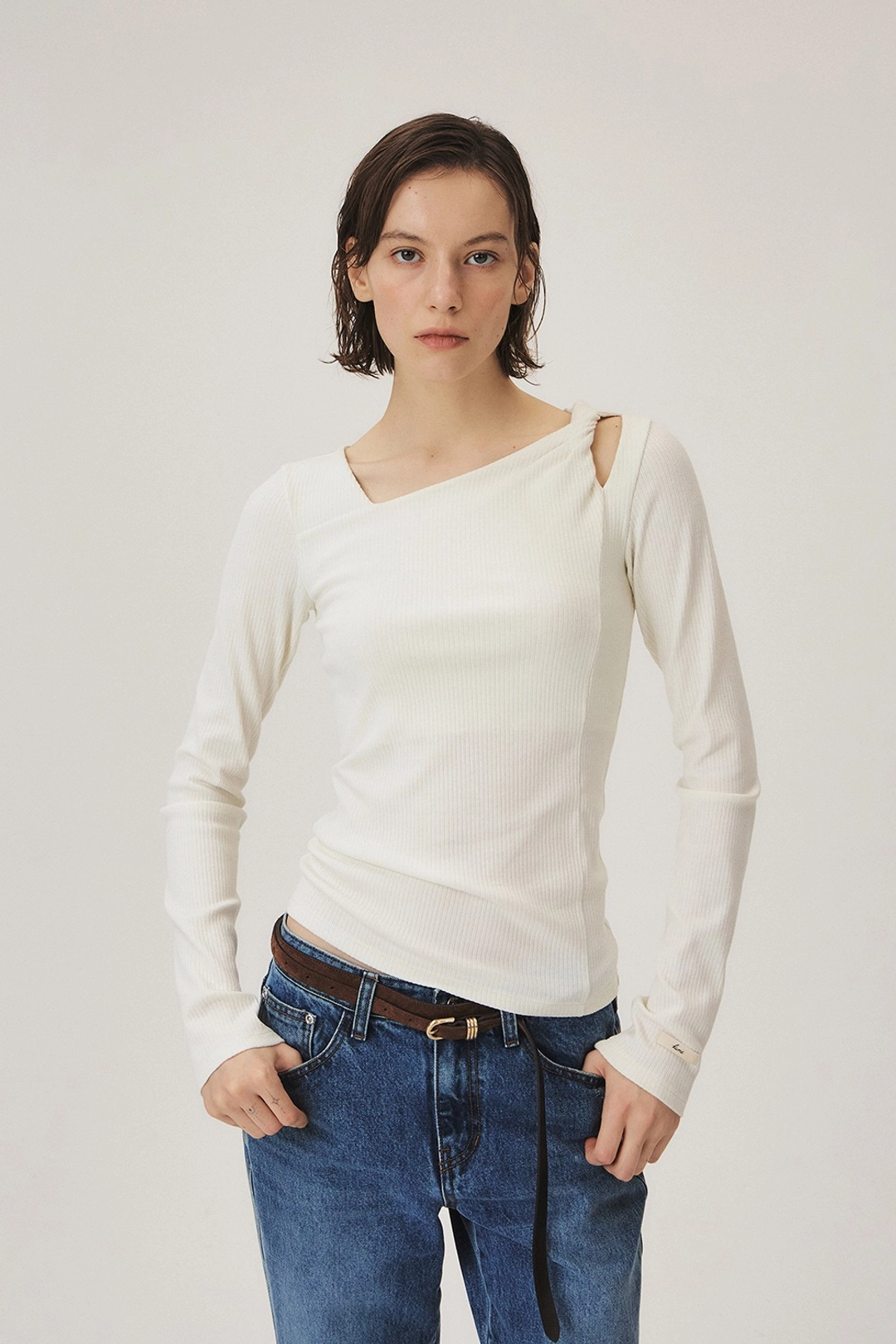 쿠메 Twisted Long Sleeves T-shirt, Ivory 상품 이미지 2