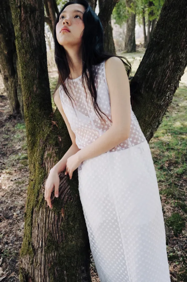 Floral texture sleeveless dress (white)