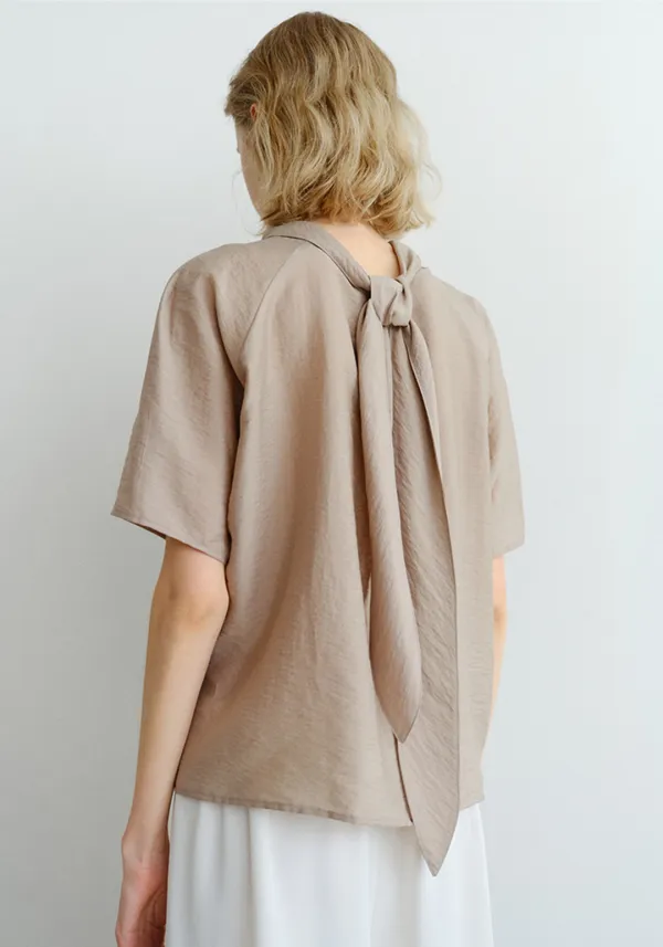 HIGH NECK TIE HALF BLOUSE_TAUPE BROWN_OE2C2MBS40TUB