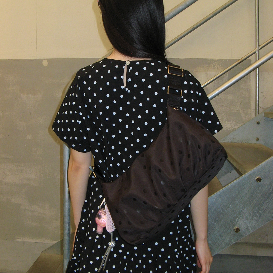 론론 HALF MOON SHOULDER BAG DOT BLACK 상품 이미지 2