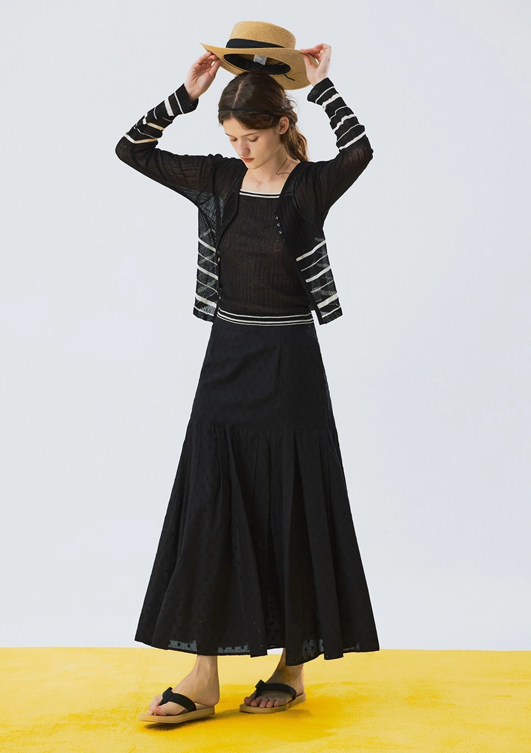 오픈도어 [M-size 6월 5일 순차배송]Embroidery flare skirt Black 상품 이미지 2