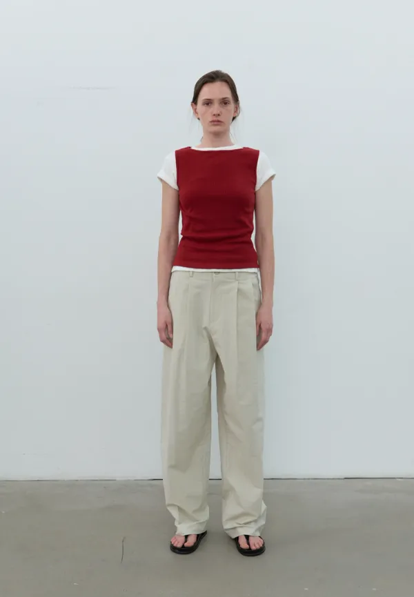 Relaxed two tuck slacks (cream beige)