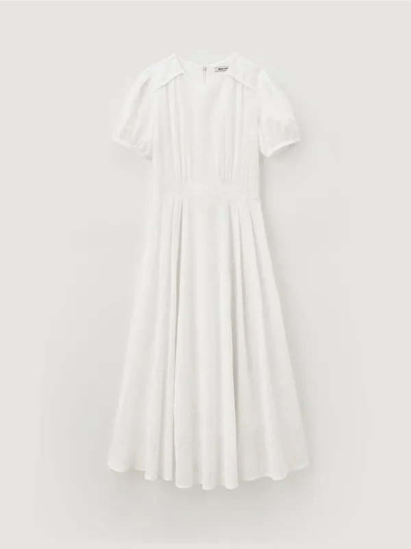 Volume round tuck flare dress - White