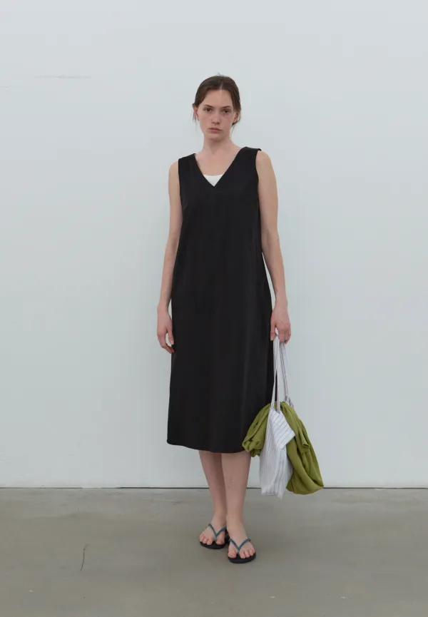 V-neck cotton dress (black)