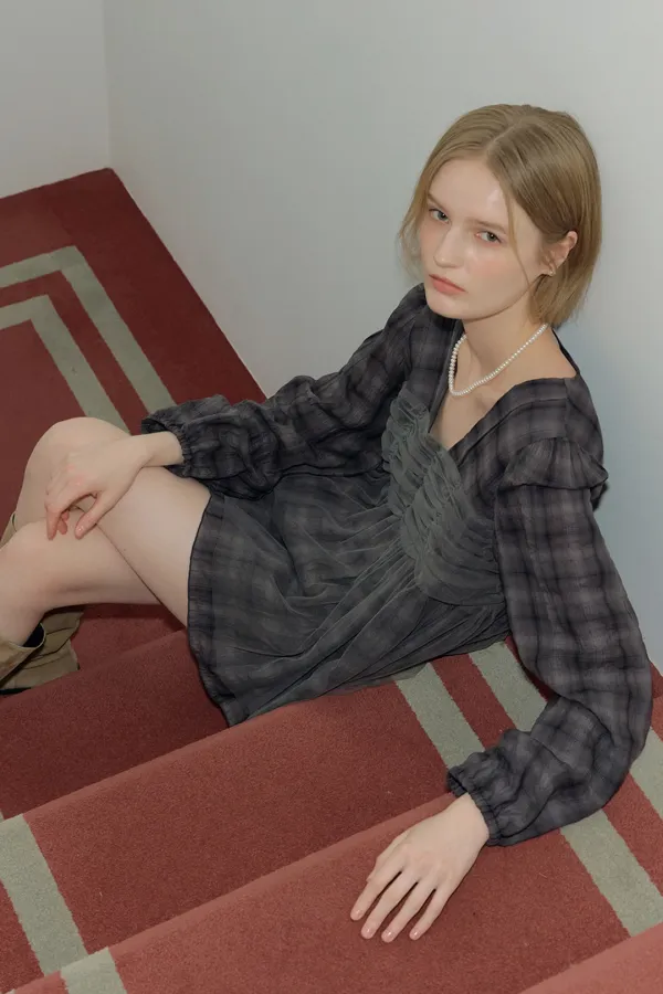 LACE CHECK SHIRRING BLOUSE - CHARCOAL