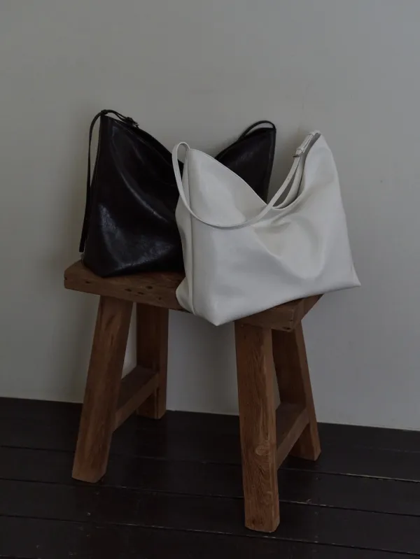 Oil Shoulder Bag - Black
