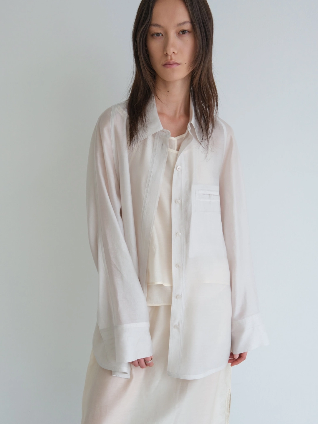 로우클래식 See-Through Back Strap Shirt_Light Grey 상품 이미지 2