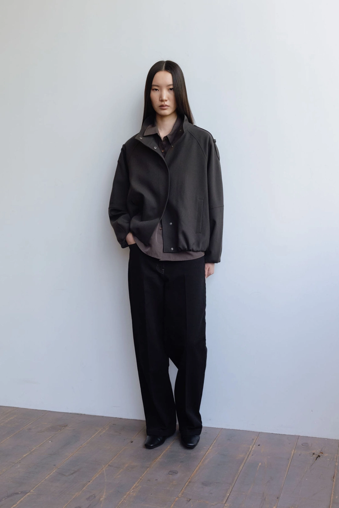 로웨 Volume funnel-neck wool Jumper_Deep olive(9/18 순차발송) 상품 이미지 1