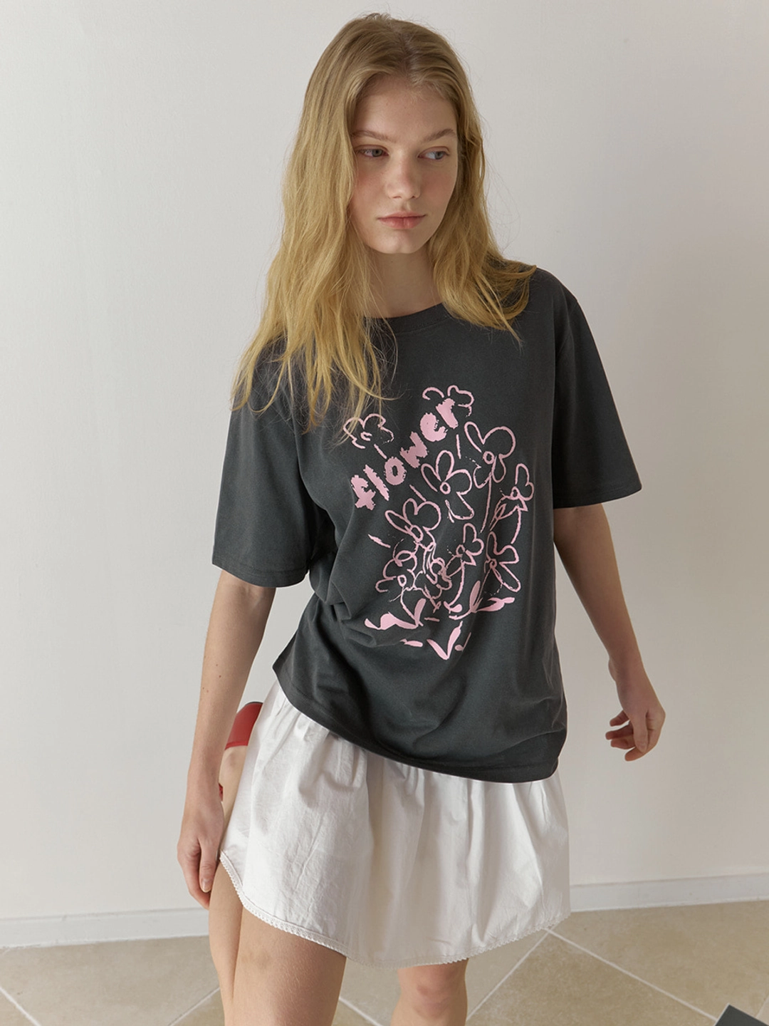 어몽 A FLOWER DRAWING T-SHIRT_DARK GREY 상품 이미지 2