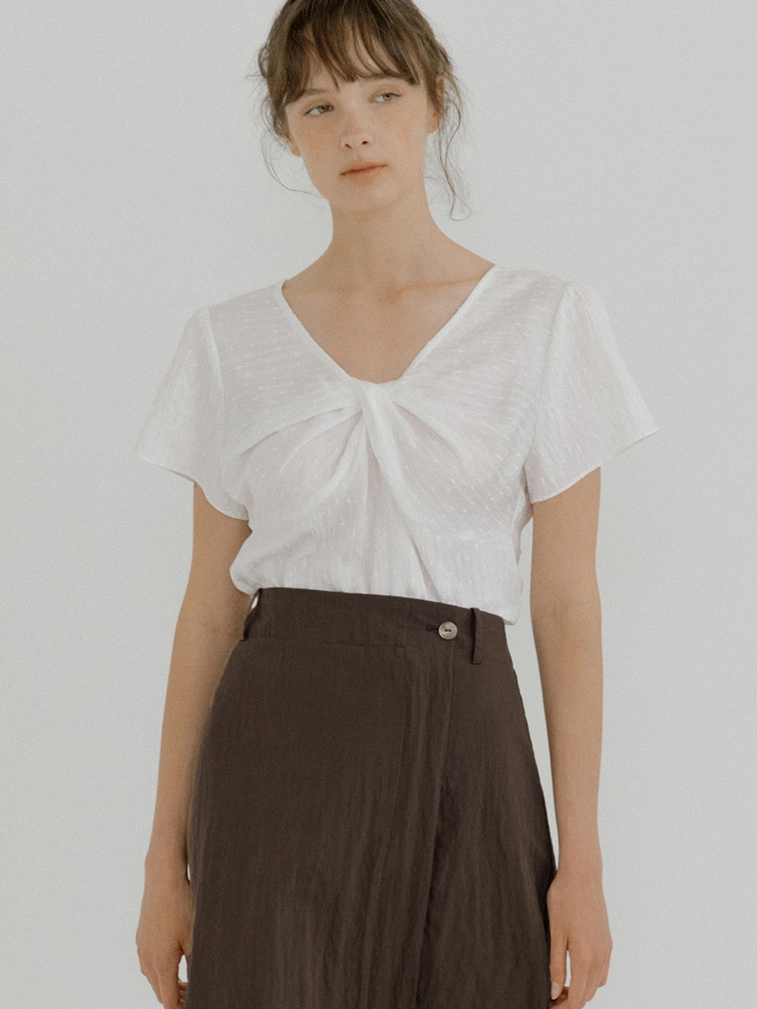 아워코모스 twisted V-neck blouse (ivory) orc 6079 상품 이미지 1