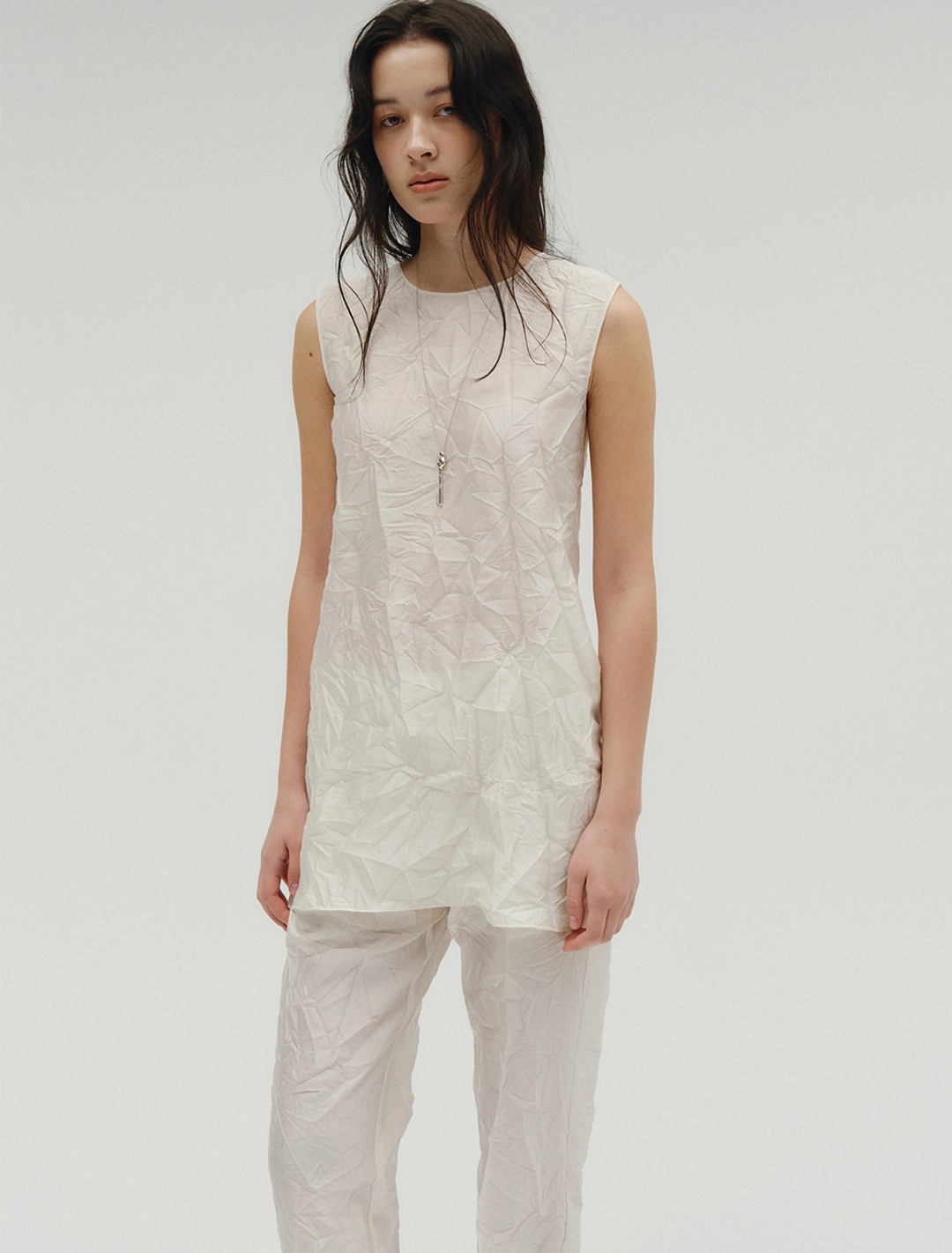 솔티페블 CRINKLED SHEER SLEEVELESS DRESS [IVORY] 상품 이미지 1