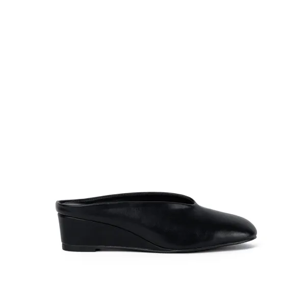 CLEAN CURVED WEDGE MULES / BLACK