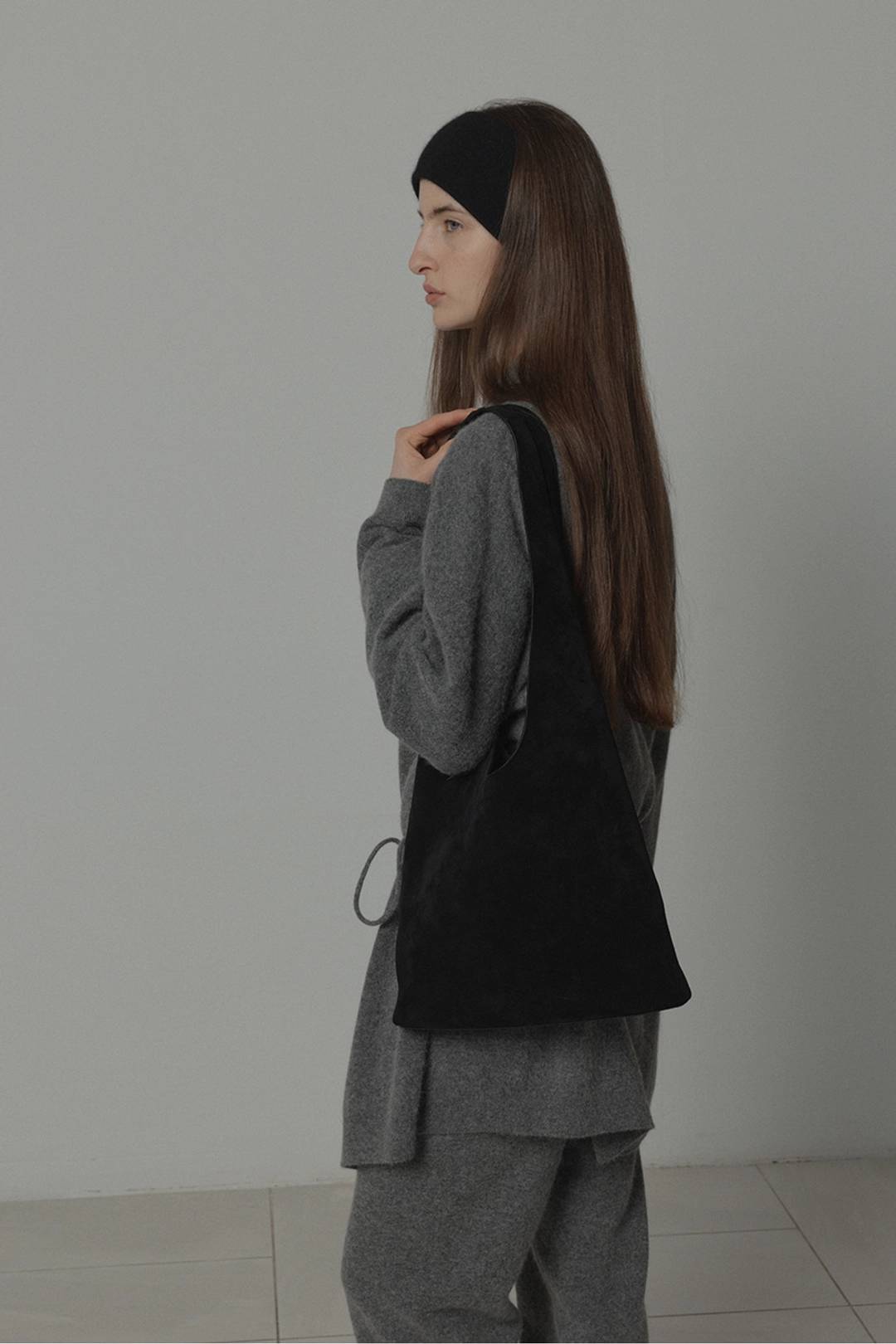 르917 SUEDE TOTE BAG [BLACK] 상품 이미지 2