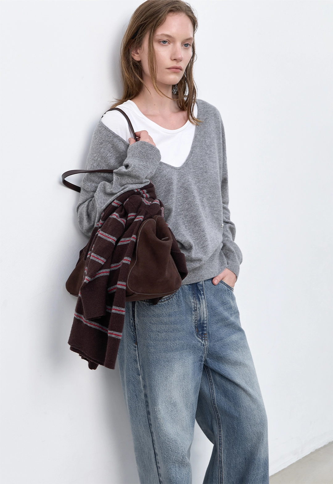 아뜰리에 나인 (T-7230)WOOL BLENDED DEEP V-NECK KNIT 상품 이미지 3