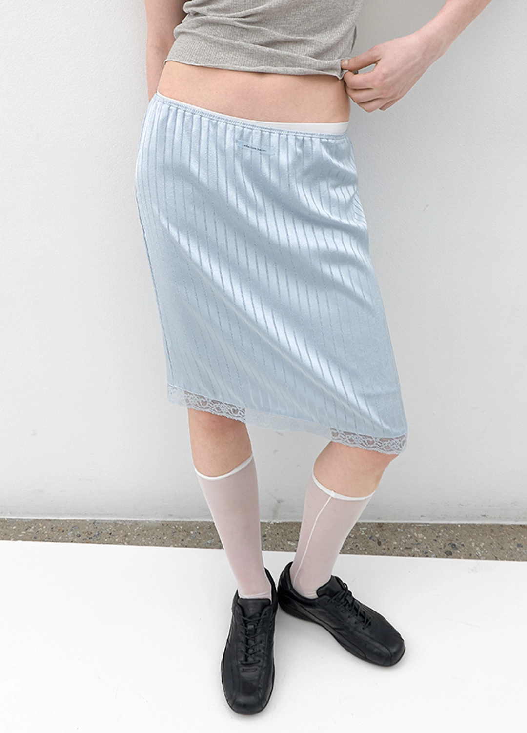 아뜰리에 나인 (SK-5107)AN SATIN SET-UP LACE TAPE BANDING MIDI SKIRT 상품 이미지 1