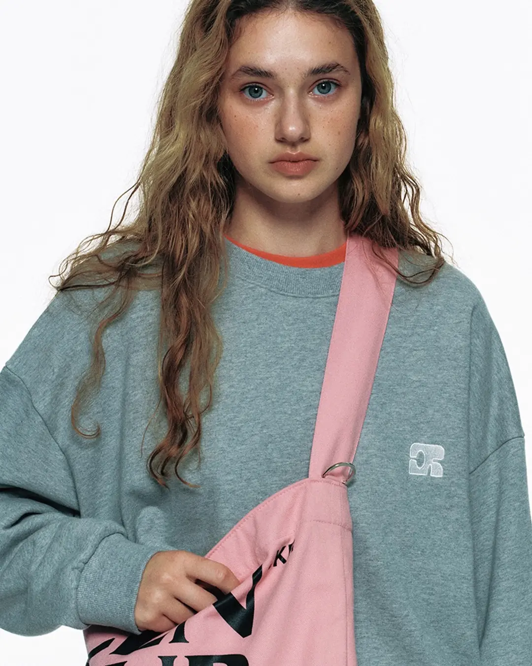 센토르 CENTAUR EMBLEM SWEATSHIRT_DARK GREY 상품 이미지 1