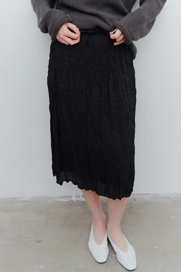 wrinkled viscose midi skirt (black)