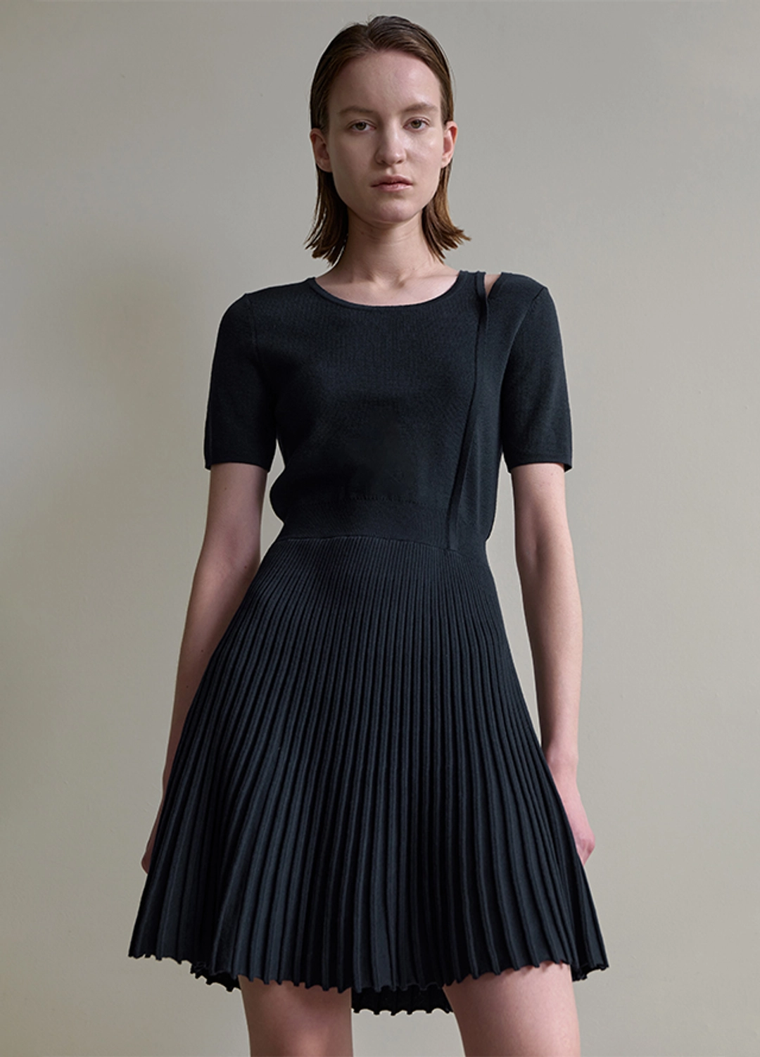 아뜰리에 나인 (OP-6170)GILI CUTOUT FLARE KNIT DRESS 상품 이미지 3
