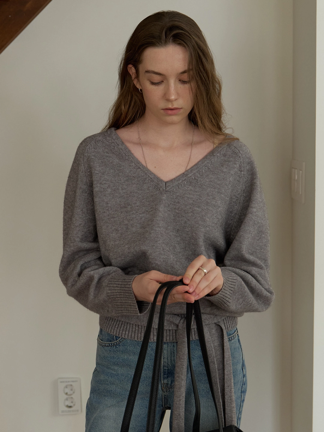 어몽 A V-NECK OVERSIZED MUFFLER KNIT SET_GREY 상품 이미지 3