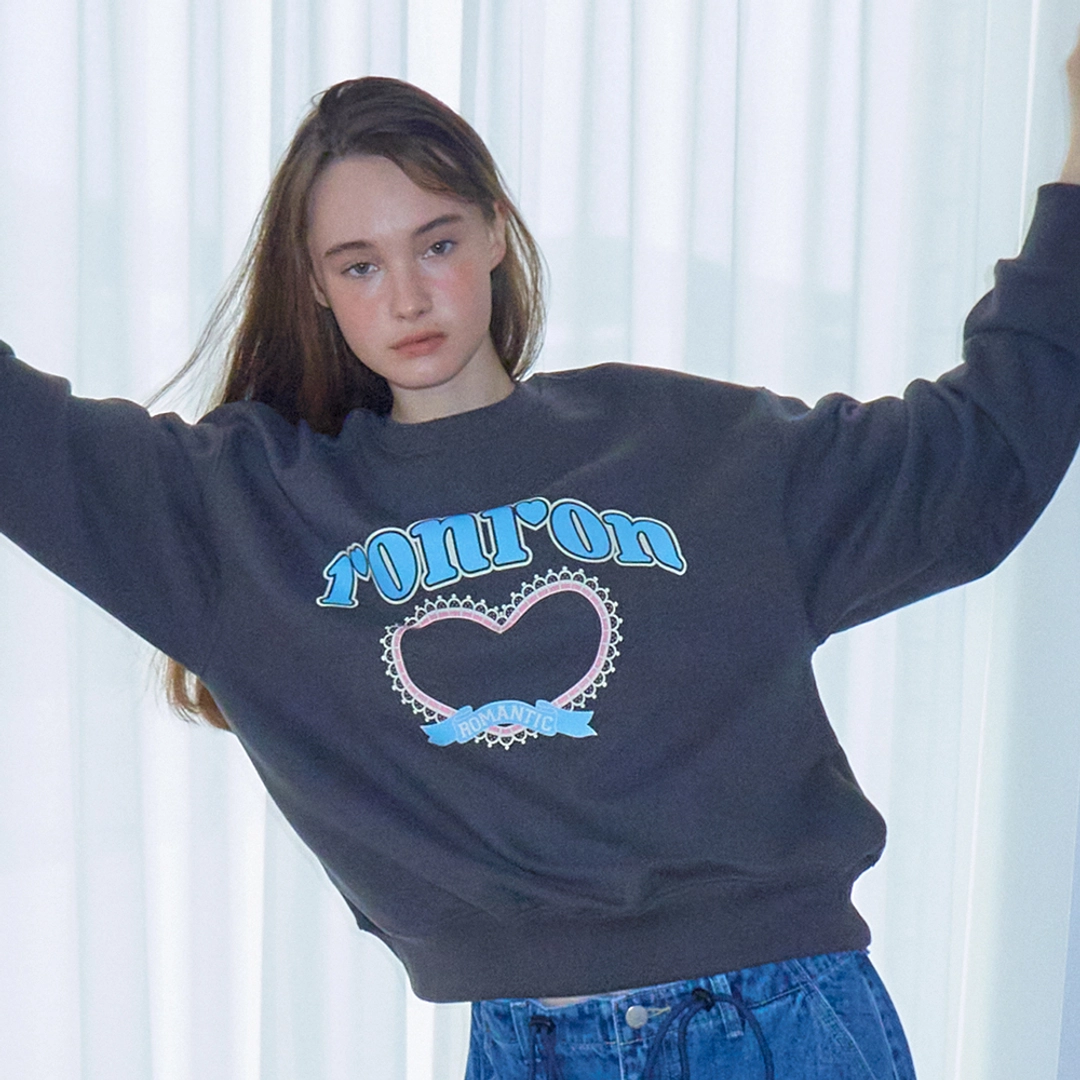 론론 LACE HEART GRAPHIC SWEATSHIRTS CHARCOAL 상품 이미지 2