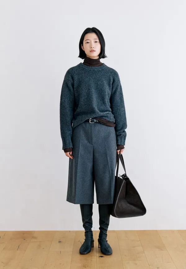 WOOL BERMUDA STANDARD FIT PANTS - GRAY