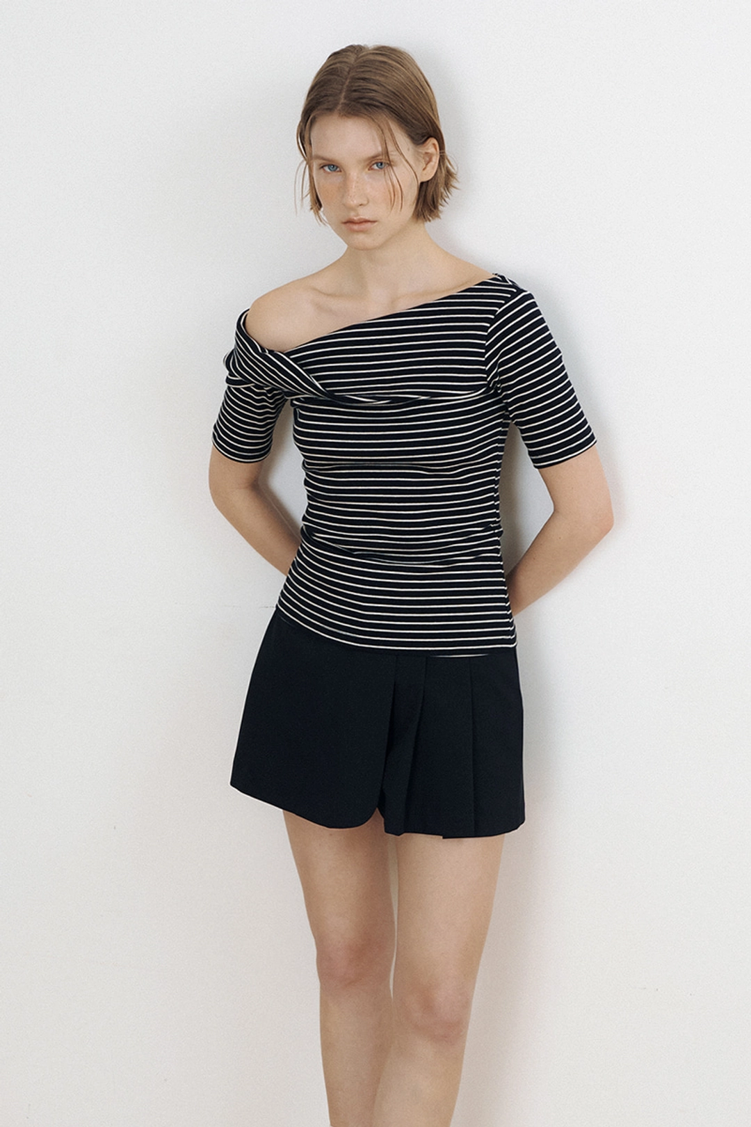 루시르주 Stripe Twist One-Shoulder Top (black) 상품 이미지 1