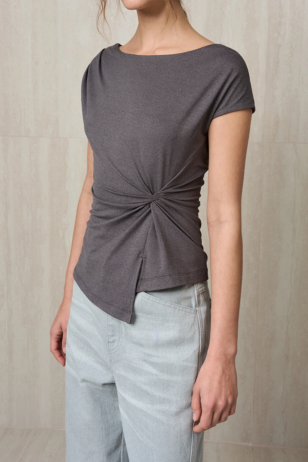 리이 TWISTED DRAPE TOP CHARCOAL 상품 이미지 1