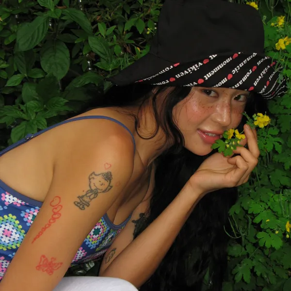 REVERSIBLE LOGO LETTER BUCKET HAT BLACK