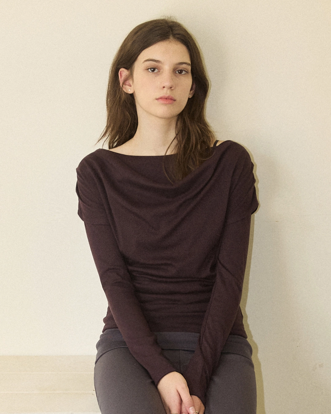 어다울 Holy two way layered drape t shirt - plum 상품 이미지 2
