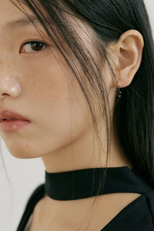 Onyx Hook Earring (black)