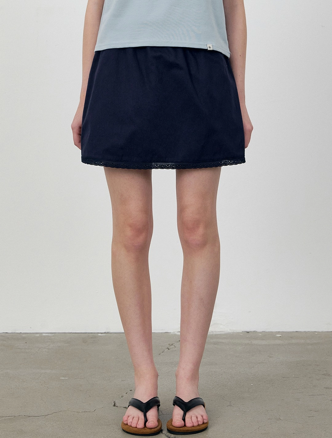 로에일 Flower lace mini skirt pants_Navy 상품 이미지 1