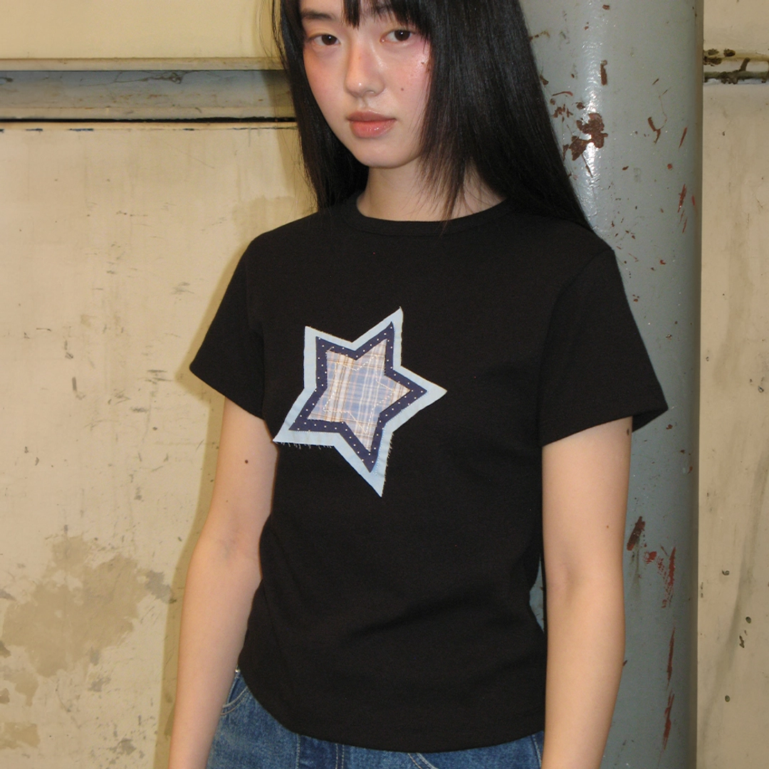 론론 SHAPE APPLIQUE SLIM CROP T SHIRTS STAR BLACK 상품 이미지 1
