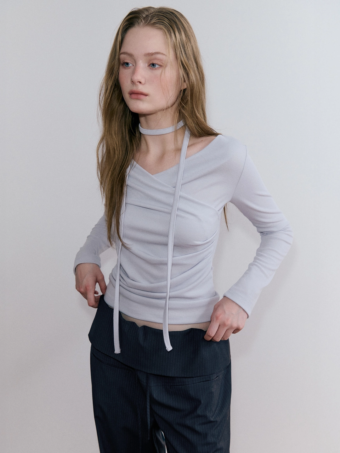 에트몽 Wrap Pintuck Scarf T-Shirt, Greyish Blue 상품 이미지 1