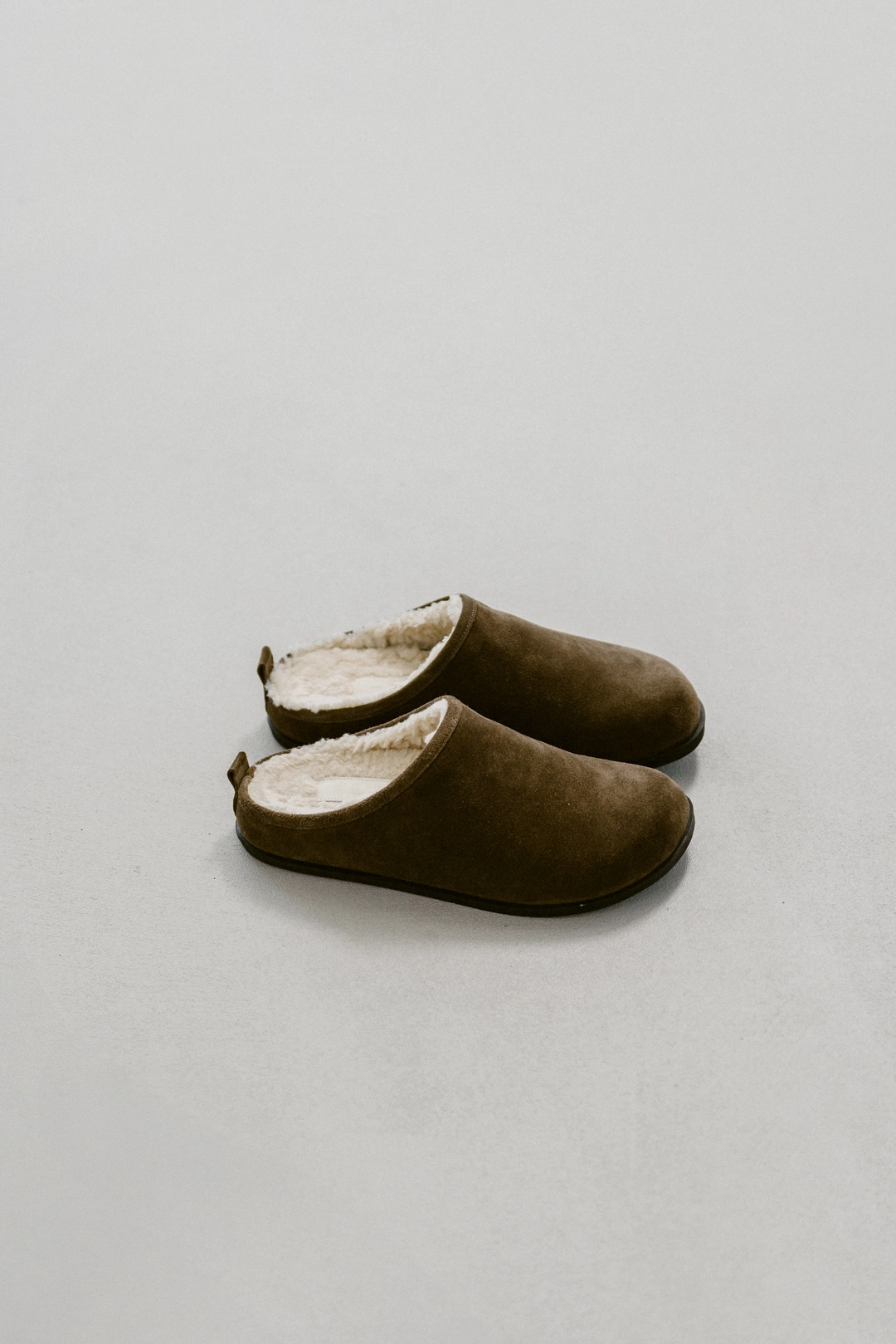 스앨더 34607_Suede slip-on loafers 상품 이미지 1
