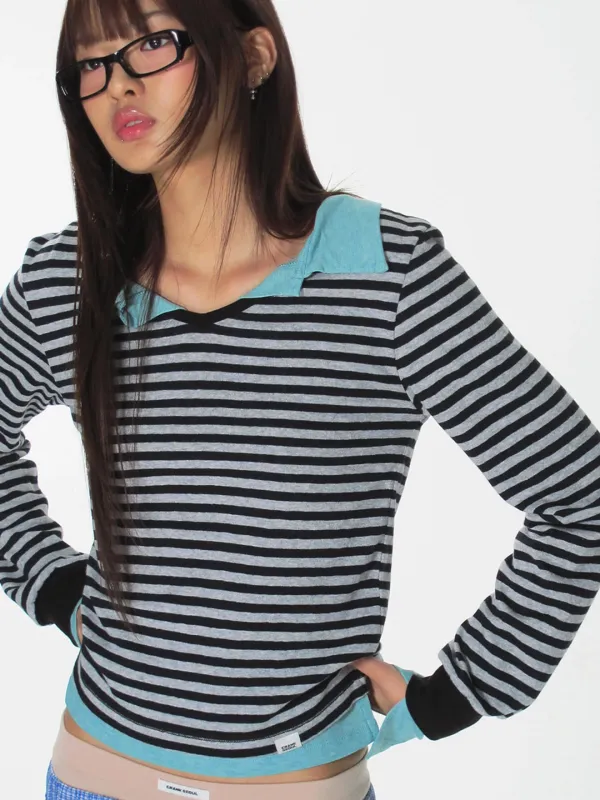 COZY STRIPE V-NECK TOP_GREY