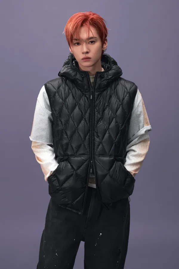 MIX QUILTED LIGHT DOWN VEST IN BLACK