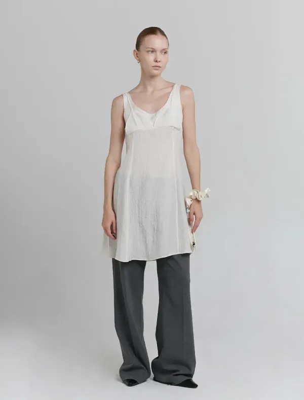 WRINKLE SLEEVELESS DRESS [IVORY]