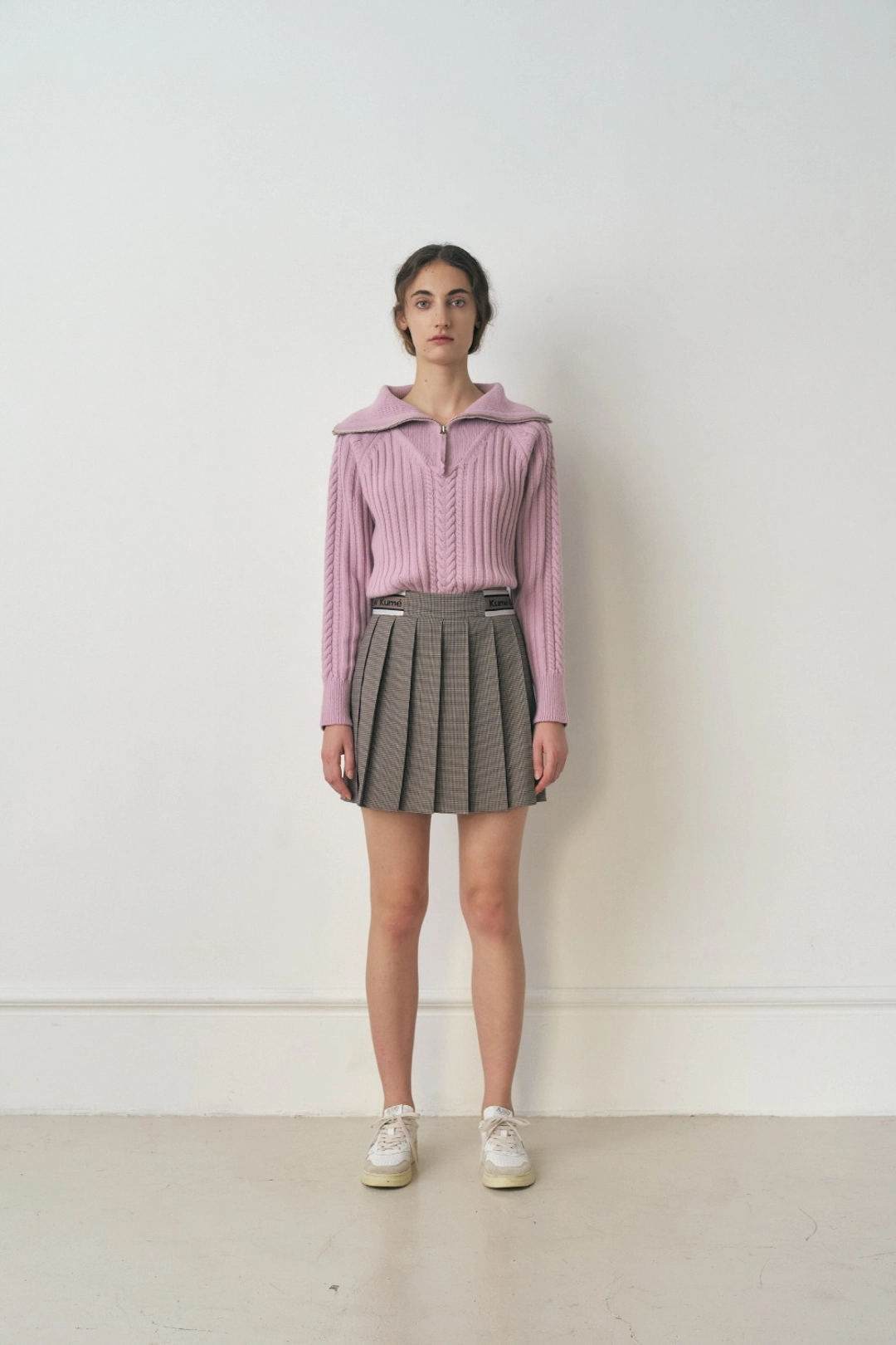 쿠메 LOGO BAND PLEATED SKIRT, BROWN CHECK 상품 이미지 2