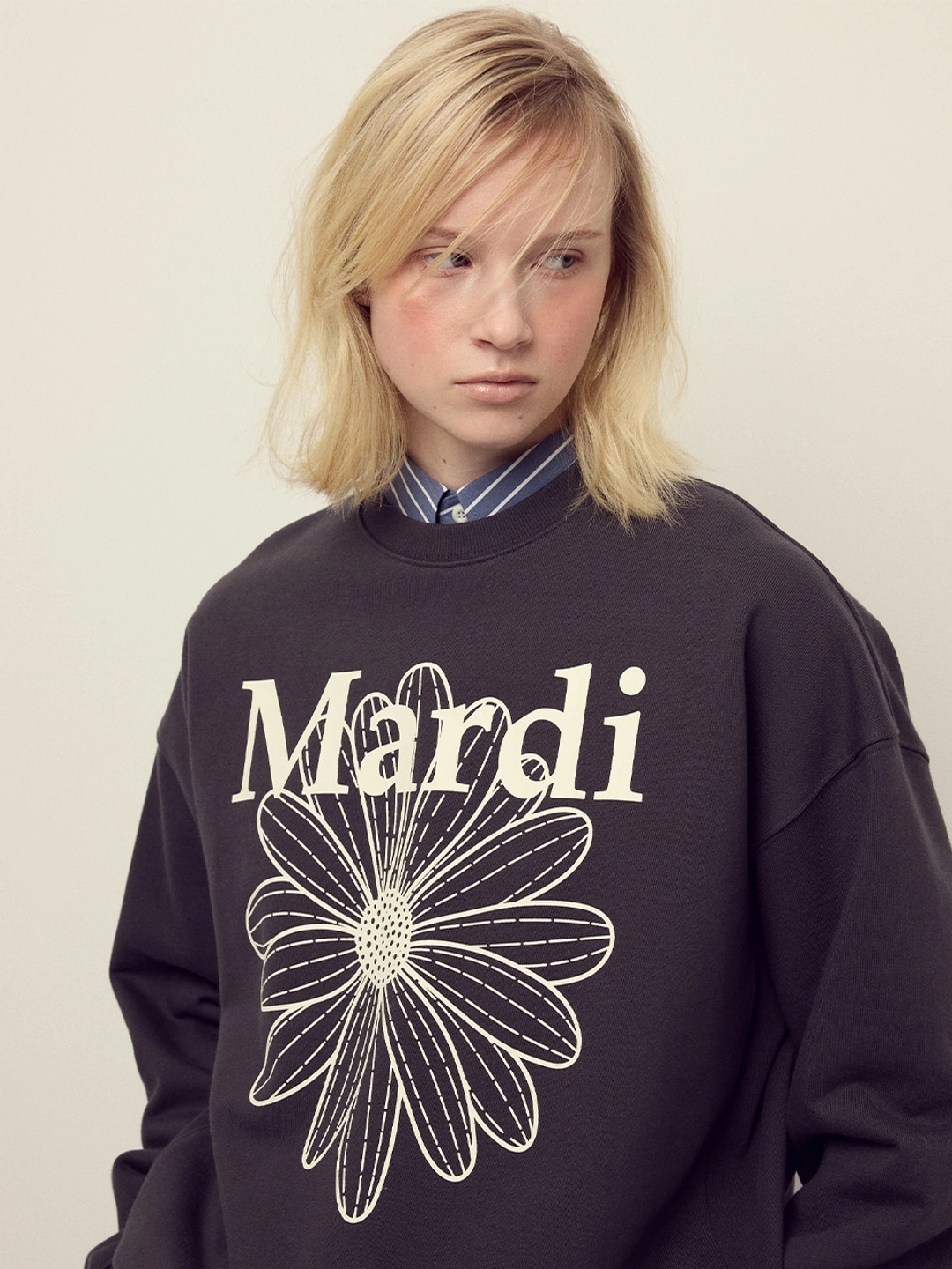 마르디 메크르디 SWEATSHIRT FLOWERMARDI_CHARCOAL IVORY 상품 이미지 2