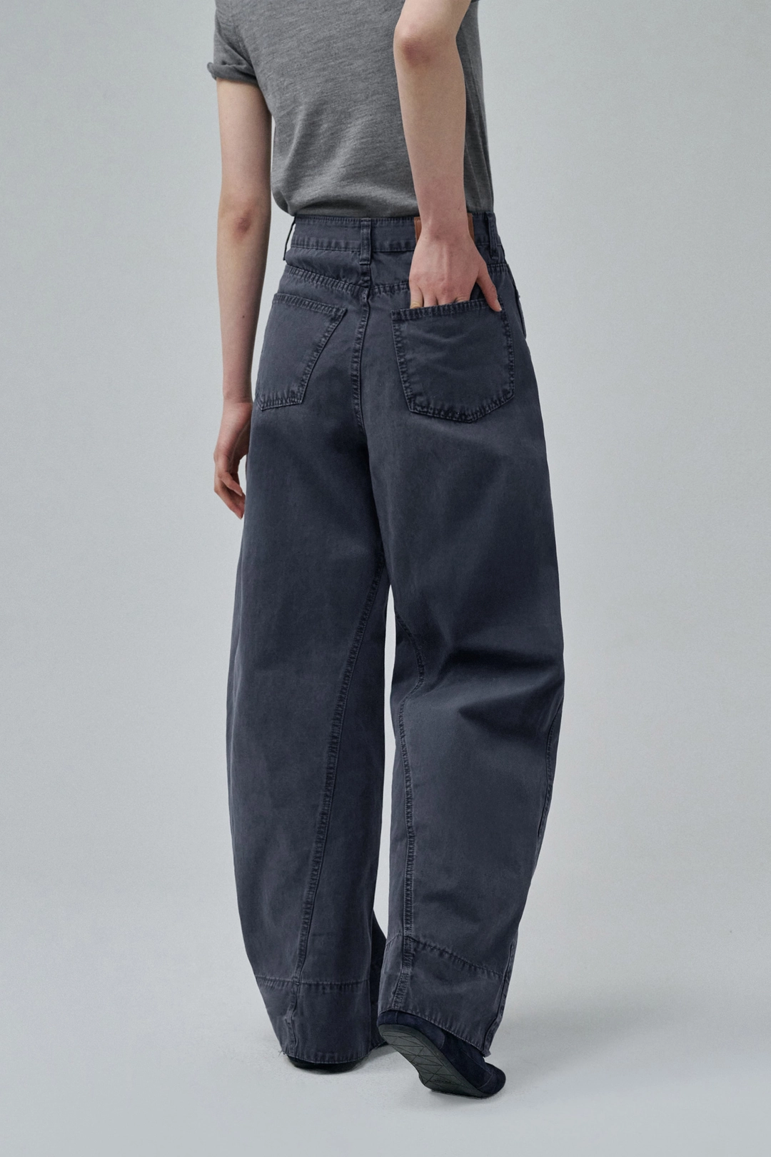 세이지먼트 ODY CURVED DENIM PANTS_NAVY 상품 이미지 2